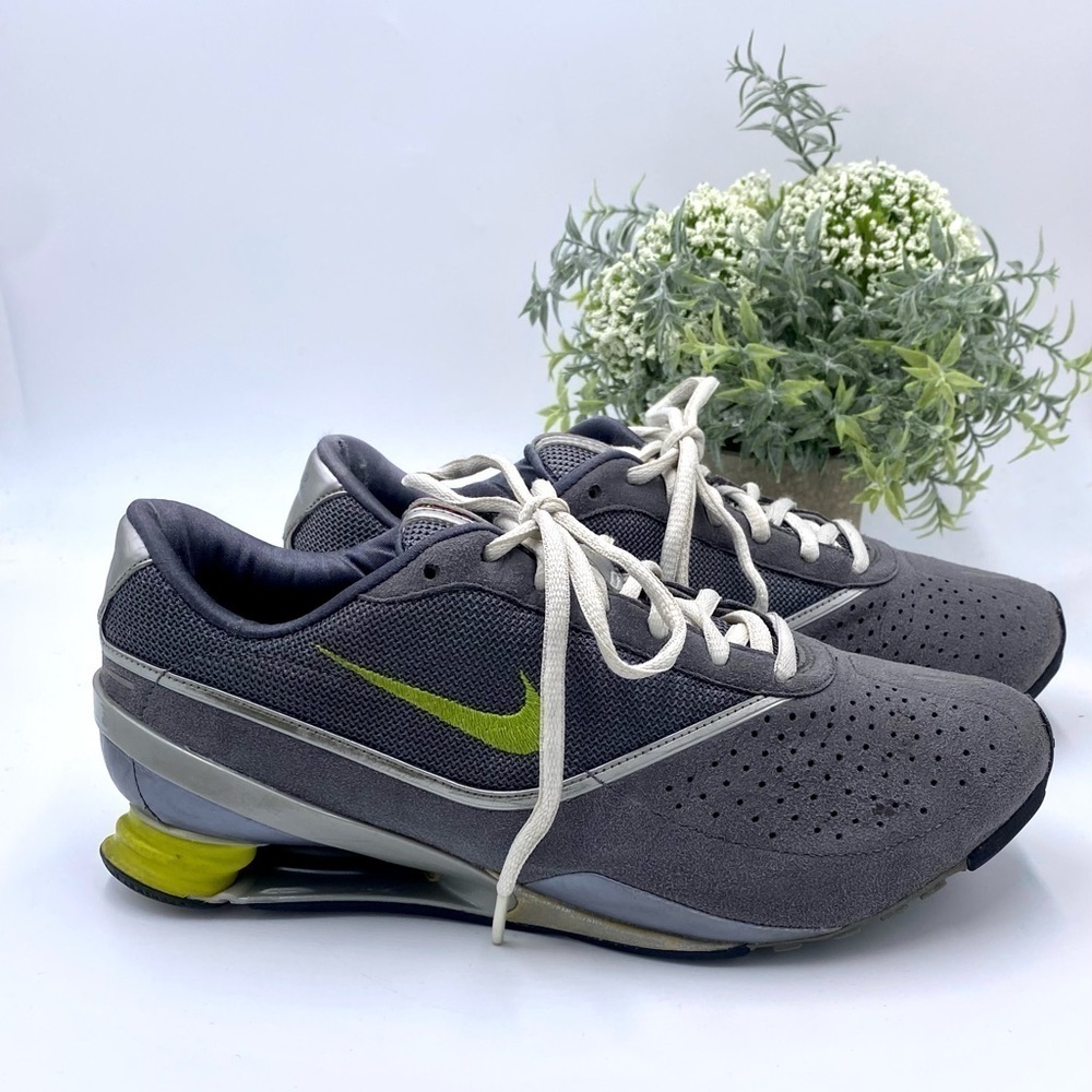 Nike Women Shox Pursuit 316582-031
Gray Green Lace Up Sneaker Shoes Size 7.5‎